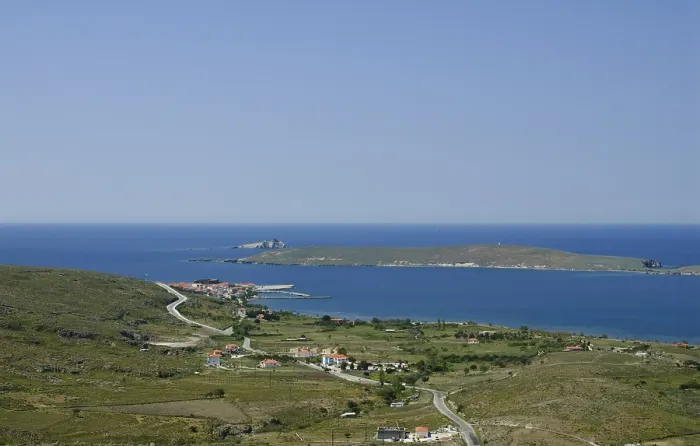 Gerahmter Druck : Lesbos. Ansicht des kleinen Hafendorfes Sigri Lesbos Griechenland Gerahmter Druck : Lesbos. Ansicht des kleinen Hafendorfes Sigri Lesbos Griechenland