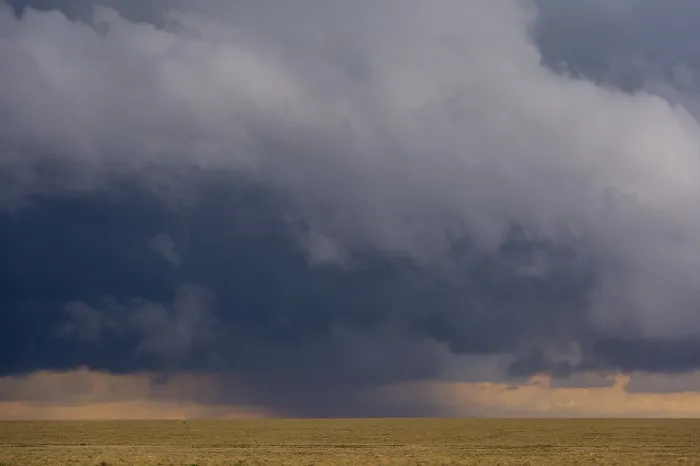 Gerahmter Druck : Ein Regensturm nähert sich in Ndutu.