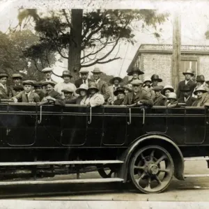Charabanc in der Nähe von Blandford Forum im Dorfshire Charabanc in der Nähe von Blandford Forum im Dorfshire