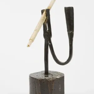 Linterna de vela y soporte. Linterna de vela y soporte.