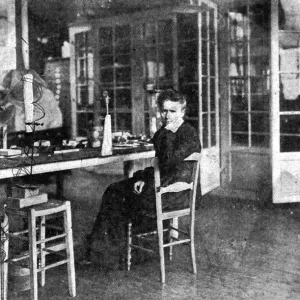 Marie Curie en Laboratorio 1913. Marie Curie en Laboratorio 1913.