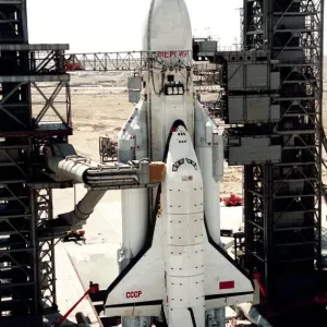 Caccia spaziale russa Buran sul lanciamento Caccia spaziale russa Buran sul lanciamento