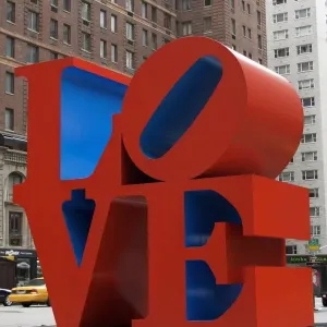 Sculpture d'amour de Robert Indiana Sculpture d'amour de Robert Indiana