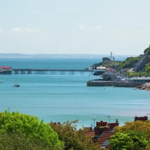 Farol de Murmullos y muelle del mismo nombre en la localidad de Murmels con ubicación en el área costera de Gower al sur de Swansea