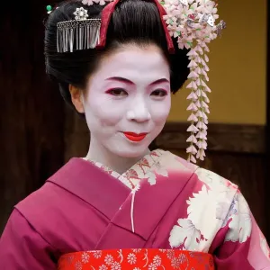 Traditional Japanese Maiko Portrait Print Traditional Japanese Maiko Portrait Print