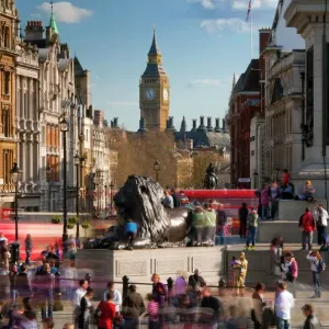 Vista in giù a Whitehall da Trafalgar Square a Londra nel Regno Unito nella Gran Bretagna Europa Vista in giù a Whitehall da Trafalgar Square a Londra nel Regno Unito nella Gran Bretagna Europa