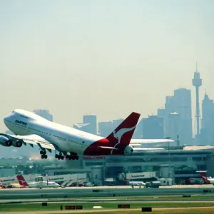 Sydney Airport Print: Qantas Boeing 747 Take-off Sydney Airport Print: Qantas Boeing 747 Take-off