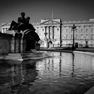 Buckingham Palace Statues Print Buckingham Palace Statues Print