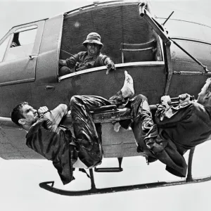 StudioCANAL The Deer Hunter (1978) Print: Robert De Niro and John Savage in helicopter scene StudioCANAL The Deer Hunter (1978) Print: Robert De Niro and John Savage in helicopter scene
