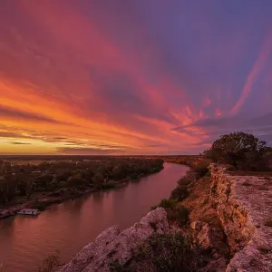 Risorsa del fiume Murray al tramonto. Risorsa del fiume Murray al tramonto.