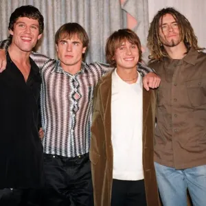 Le groupe pop Take That met fin à ses activités après avoir annoncé qu'ils décident de se séparer car. Le groupe pop Take That met fin à ses activités après avoir annoncé qu'ils décident de se séparer car.