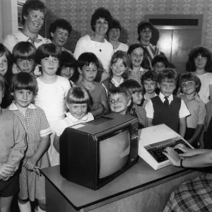 I bambini che usano i computer. I studenti della Cramlingtons Crawhall First School sono stati dati. I bambini che usano i computer. I studenti della Cramlingtons Crawhall First School sono stati dati.