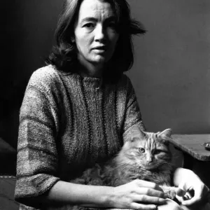 Christine Keeler, amante de John Profumo en su piso de Londres. Junio 1980. Christine Keeler, amante de John Profumo en su piso de Londres. Junio 1980.