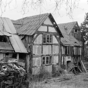 Memory Lane Prints: Terry Jones Buys Brewery at Lyonshall Memory Lane Prints: Terry Jones Buys Brewery at Lyonshall