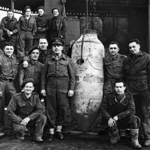 Remoción exitosa de una bomba no explotada en Hull, norte de Inglaterra después de la Segunda Guerra Mundial. Remoción exitosa de una bomba no explotada en Hull, norte de Inglaterra después de la Segunda Guerra Mundial.