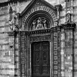 Ansicht des Seitenportals der Kathedrale in Grosseto Ansicht des Seitenportals der Kathedrale in Grosseto