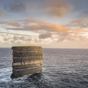 Pilar marino hermoso de Downpatrick Head. Pilar marino hermoso de Downpatrick Head.