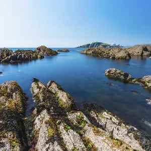Scogliere e rocce a fianco alla spiaggia di Bantham.