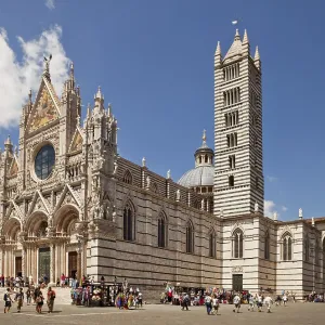 Le Duomo de Sienne est l'une des plus belles églises en style gothique en Italie. Le Duomo de Sienne est l'une des plus belles églises en style gothique en Italie.