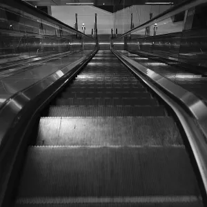 Escala mecánica al metro, negro y blanco. Escala mecánica al metro, negro y blanco.
