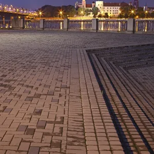 Paisaje urbano de la noche en Riga. Letonia. Paisaje urbano de la noche en Riga. Letonia.