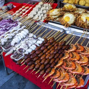 Insetti arrostiti, fritti e crudi. Insetti arrostiti, fritti e crudi.