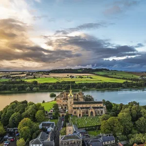 Tramonto sul palazzo di Linlithgow da un drone. Tramonto sul palazzo di Linlithgow da un drone.