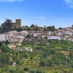 Vista sobre Belmonte y su castillo.
