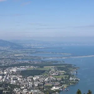Blick vom Pfaender-Seilbahn über Bregenz. Blick vom Pfaender-Seilbahn über Bregenz.