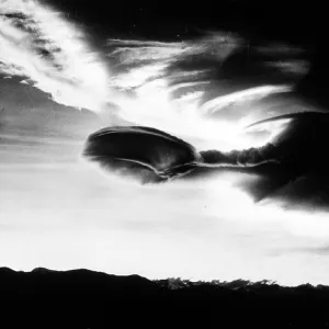Nuage altocumululaire lenticulaire. Nuage altocumululaire lenticulaire.