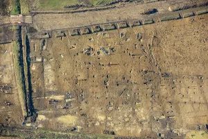 Drucke von Archäologische Ausgrabungen im Vorfeld von Bauarbeiten für das Viadukt des Oxford Canal auf der HS2-Eisenbahn, Warwickshire, 2022 Luftaufnahmen von England – Landschaften, Städte und Kulturerbe aus der Vogelperspektive: Archäologische Ausgrabungen 35513_016