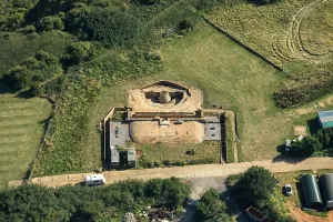 Drucke von Capel-Batterie, eine Artilleriebatterie aus dem Zweiten Weltkrieg, Kent, 2024 Luftaufnahmen von England – Landschaften, Städte und Kulturerbe aus der Vogelperspektive: Capel Batterie 35486_022