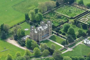 Drucke von Hardwick Hall, ein spätes 16. Jahrhundert Landhaus, Derbyshire, 2025 Luftaufnahmen von England – Landschaften, Städte und Kulturerbe aus der Vogelperspektive: Hardwick Hall 34346_035