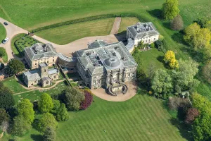 Drucke von Kedleston Hall, ein Landhaus aus dem 18. Jahrhundert, Derbyshire, 2025 Luftaufnahmen von England – Landschaften, Städte und Kulturerbe aus der Vogelperspektive: Kedleston Hall 34350_042