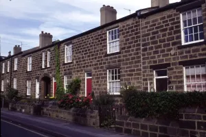 Drucke von Chapel Straße, Headingley, Leeds. Die Vorderseite der Nummer 6 bis 14 Chapel Straße gesehen von Südost. Diese Gritstone-Häuser wurden im späten 19 Architektur in England – Historische und moderne Gebäude: Zweierrei-Häuser EFC01 01 05 03 2-5-9-2-5