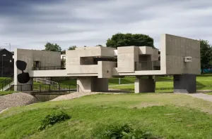 Drucke von Apollopavillon in Peterlee im Graafschap Durham. Allgemeiner Blick auf das Apollopavillon von Victor Passmore aus dem Jahr 1969 Vereinigtes Königreich Drucke: Apollopavillon DP099463