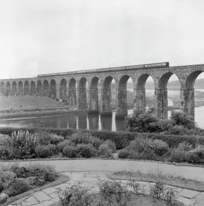 Viktorianische Architektur – Gebäude, Straßen und Sehenswürdigkeiten: Königlicher Grenzbrücke a98_07079