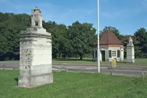 English Heritage Landmarks Drucke: Commemorative Urns