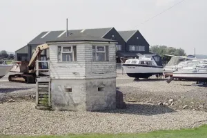 Drucke von Erster Weltkrieg-Pillenhaus Haddiscoe Norfolk Gegründet aus Beton mit Stahltüren um 1916 wurde auf dem Dach ein mittlerer C20-Verwaltungsgebäude in Holzbrettung gebaut Haddiscoe Drucke: Kastenioe 466394