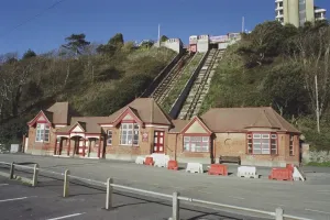 Drucke von Nur der dritte Lift im ganzen England zu bauen und betreiben, die Wasserbilanz aufrechtzuerhalten. Folkeston (Kent). IOE 175454 Victoriana Drucke: Der Lea-Seilbahn, Folkeston