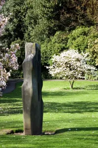 Bildhauerei Drucke: Hepworth - Monolith (Empyrean) N070262