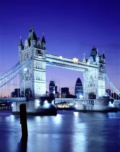 Entdecken Sie England – berühmte Sehenswürdigkeiten und Ausflugsziele: Tower Brücke J060035