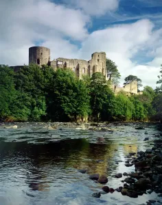 Entdecken Sie England – berühmte Sehenswürdigkeiten und Ausflugsziele: Barnardsburg Schloss 19608020