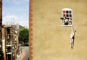 Drucke von Banksy Graffiti an der Seite eines Gebäudes in Park Street im Stadtteil Bristol Straßenkunst Graffiti Drucke: Stencilspraymalerei von Banksy N070361