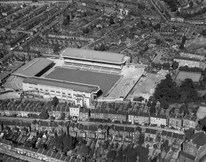 Drucke von Highbury-Stadion, London. Luftaufnahme des Heimatstadiums von Arsenal Fußballclub seit 1913. Fotografiert im Jahr 1936. Filmarchiv der Aerofilms (siehe Verknüpfungen) Verwandte Bilder Drucke: Emirates-Stadion Highbury, FC Arsenal AFL 03 Aerofilms R 2245