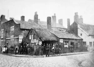 Drucke von ALTSMÜHLE, Kreuzung Marktstraße und Bradshawgate, Leigh, Greater Manchester. Diese Fotografie wurde der Tag vor dem Abriss des Altsmühlens aufgenommen Victoriana Drucke: Alter Schmiede, Leigh BB94_07538