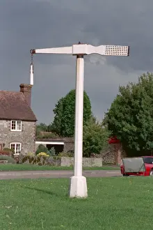 Drucke von Bogen schwingen würde von Rittern zur Übung mit Schwertern verwendet werden können. Offham, Kent. IOE 426949 Offham Drucke: Quintain