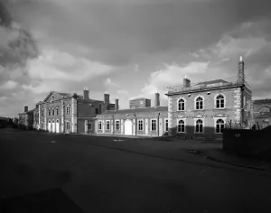 Drucke von Niedriges Ebenenstation am Wedges Field Weg in Wolverhampton. Allgemeiner Blick zur Südseite vom Osten Wolverhampton Drucke: Niedrigstes Ebenenstation BB94_05608