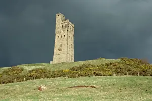 Drucke von Gegründet zum Gedenken an die Feierlichkeiten von Königin Viktorias Jubiläum. In Almondbury im West-Yorkshire steht es. IOE 339662 West Yorkshire Drucke: Victoria-Turm