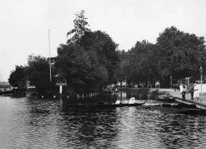 Steam Train Heritage Sites Drucke: Reading, River Thames, July 1925
